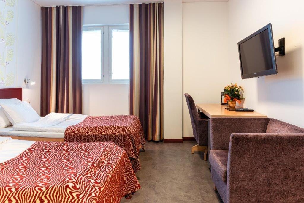 Hotel Salora Сало Экстерьер фото